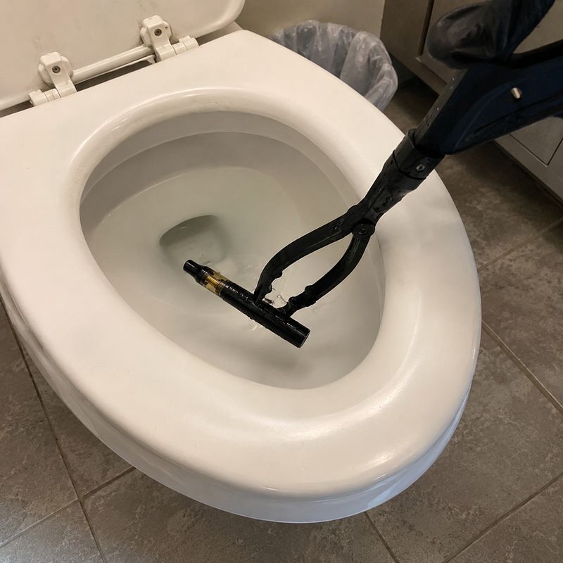 변기 막힘 작업 현장
